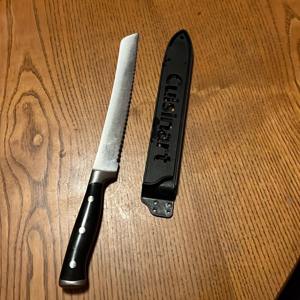 Cuisinart Serrated Knife. 8 inch blade